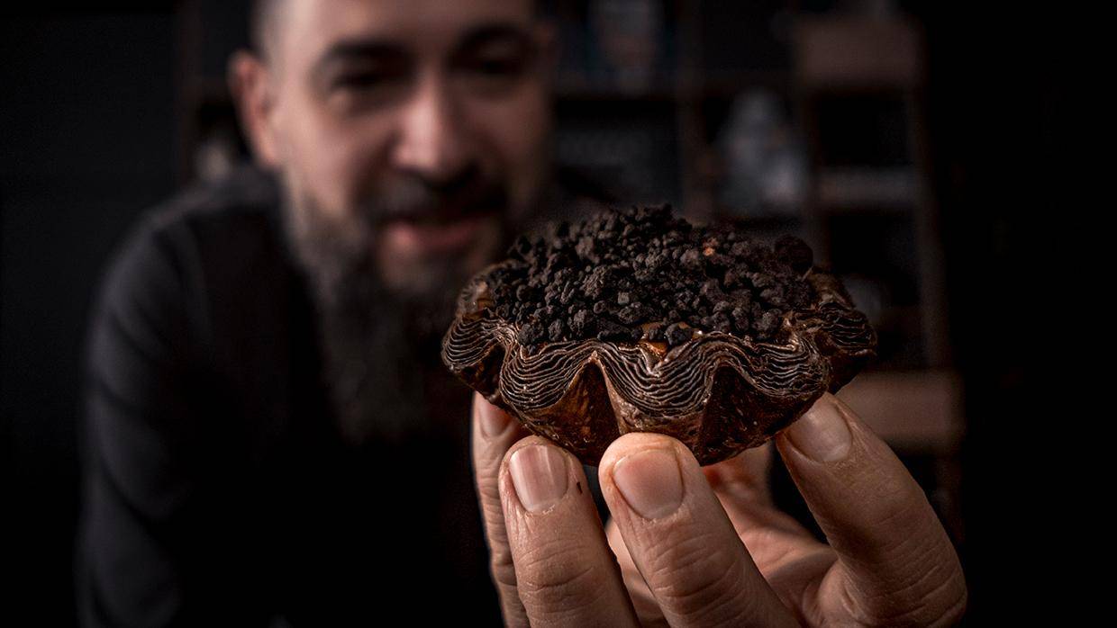 What defines Noir Intense, regardless of the recipe