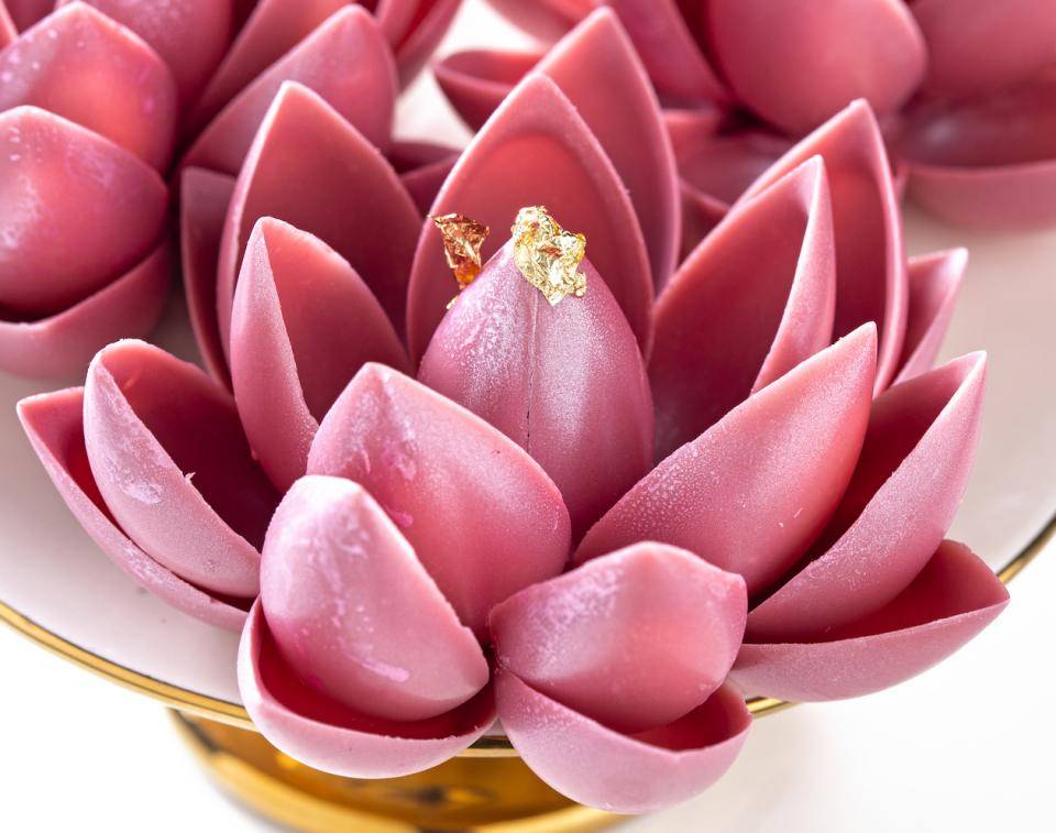Flor de Lótus de Chocolate Ruby da Chef Renata Arassiro