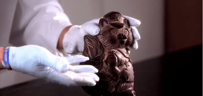 The chocolate figures turn completely grey