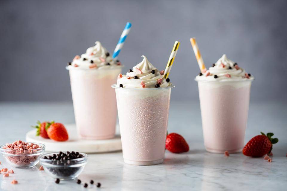 ICED WHITE CHOCOLATE WITH STRAWBERRY SWIRL