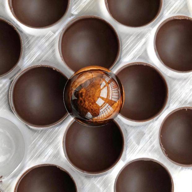 Projektowanie pralin artystycznych