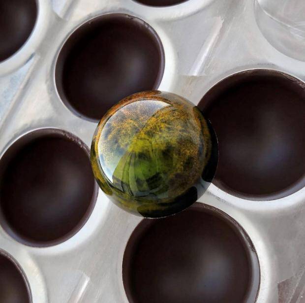 Projektowanie pralin artystycznych