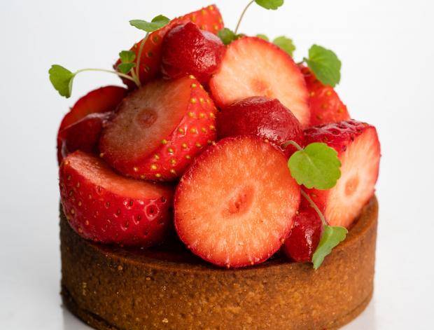 strawberry tart round