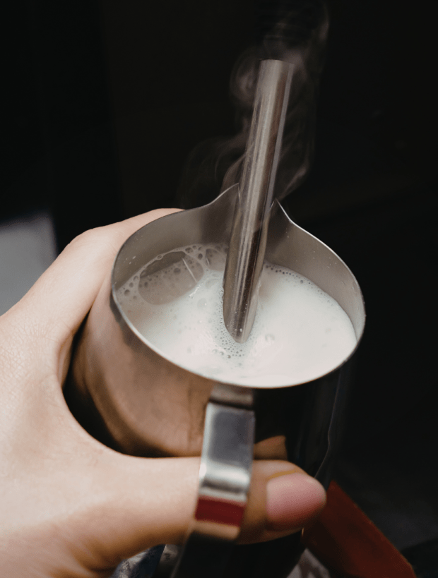 Melk stomen met steamer