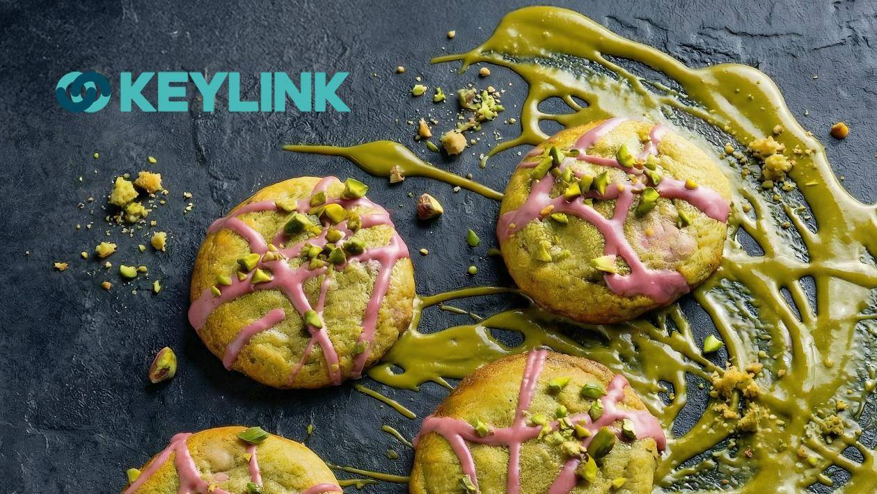 ruby and pistachio cookies