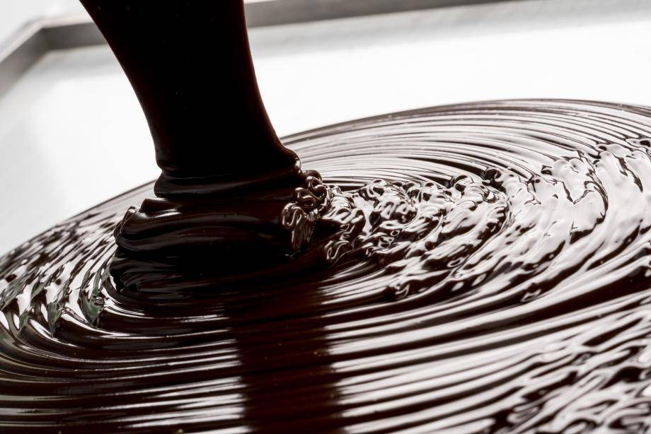pouring ganache