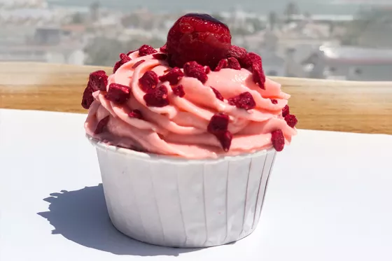Callebaut ruby chocolate and raspberry cupcake by chef Jeremy Grovalet