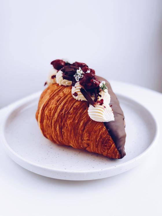 Wypieki drożdżowe i półfrancuskie - trendy i nowoczesne interpretacje